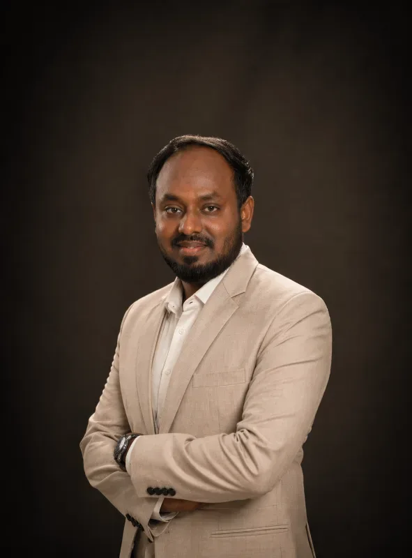 Dr. Amit Golder